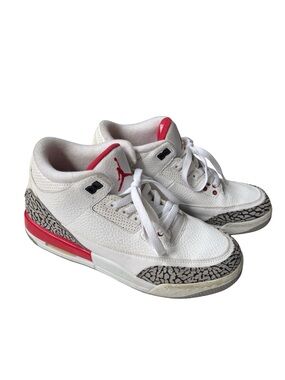 Jordan Kids White with Red Accents Retro Classic Basketball Sneakers 6.5Y